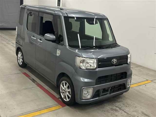 Toyota Pixis MEGA