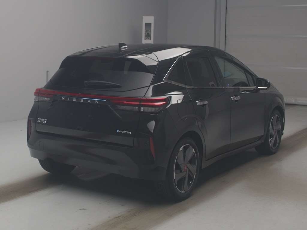 Nissan AURA