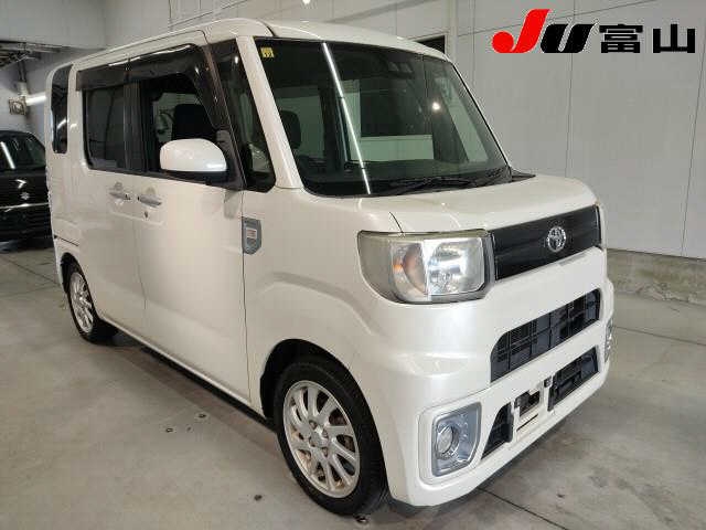 Toyota Pixis MEGA
